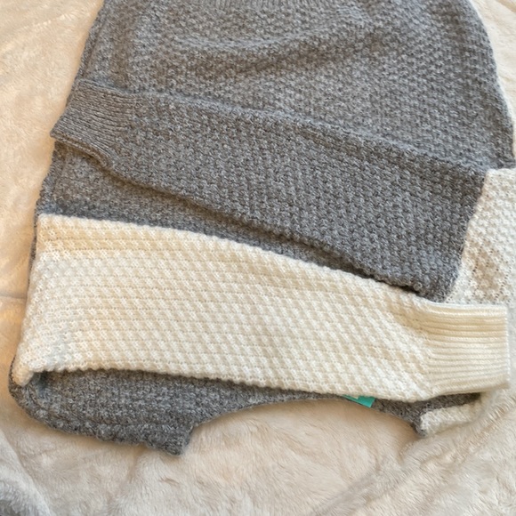 NWT Lety & Me gray and white sweater. Size M. - Picture 7 of 11